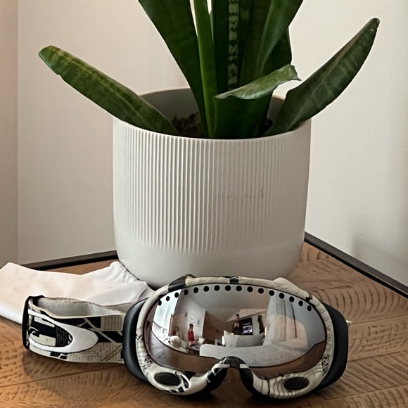 Oakley Goggles - Picture 2 of 7